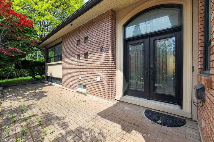 Property Photo:  80 Beaumonde Heights Drive Upper  ON M9V 1V9 