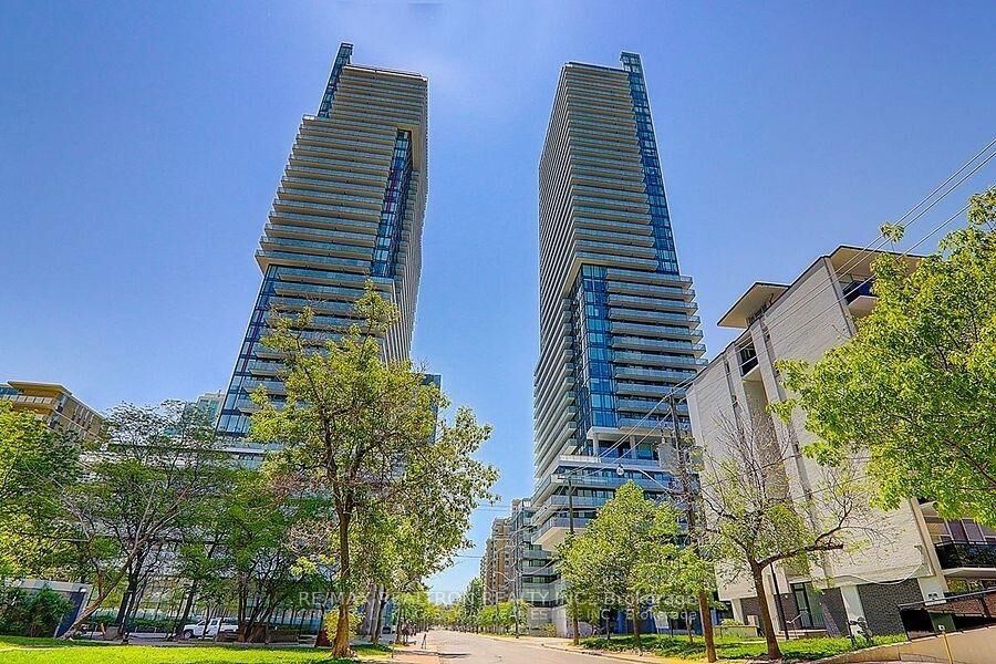 Property Photo: 161 Roehampton Avenue 2708 ON M4P 1P9