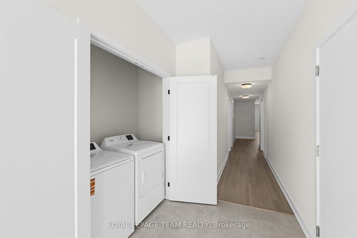 Property Photo: 1098 Moore Street 2 ON K6V 7N1