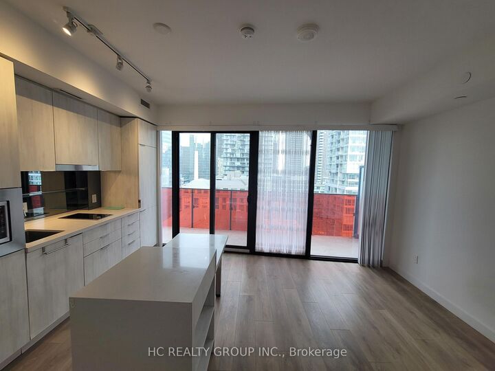 Property Photo:  215 Queen Street W 1712  ON M5V 0P5 