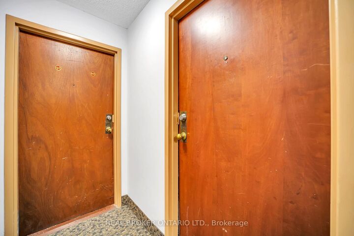 Property Photo: 10 Tapscott Road 810 ON M1B 3L9
