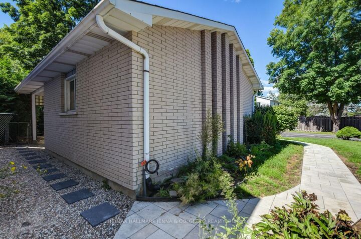 Property Photo: 21 B St Remy Drive ON K2J 1A7