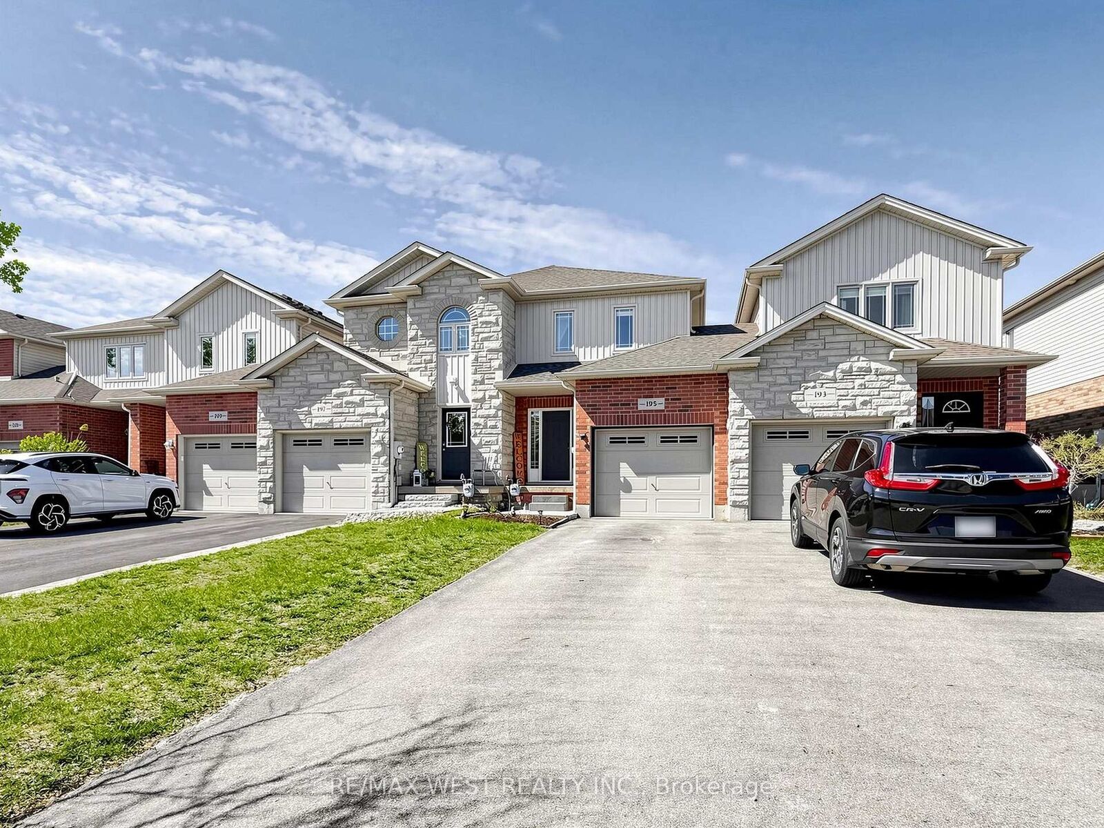 Property Photo: 195 Banting Crescent ON L0M 1B6