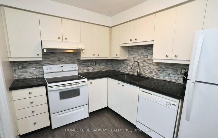 Property Photo: 298 Jarvis Street 707 ON M5B 2M4