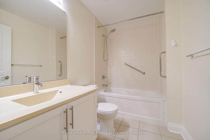 Property Photo:  1 Hurontario Street 308  ON L5G 0A3 