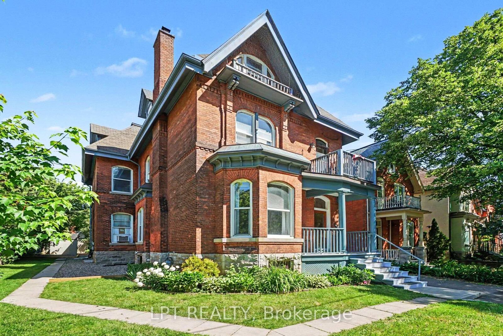 Property Photo:  475 Maclaren Street 3  ON K1R 5K5 