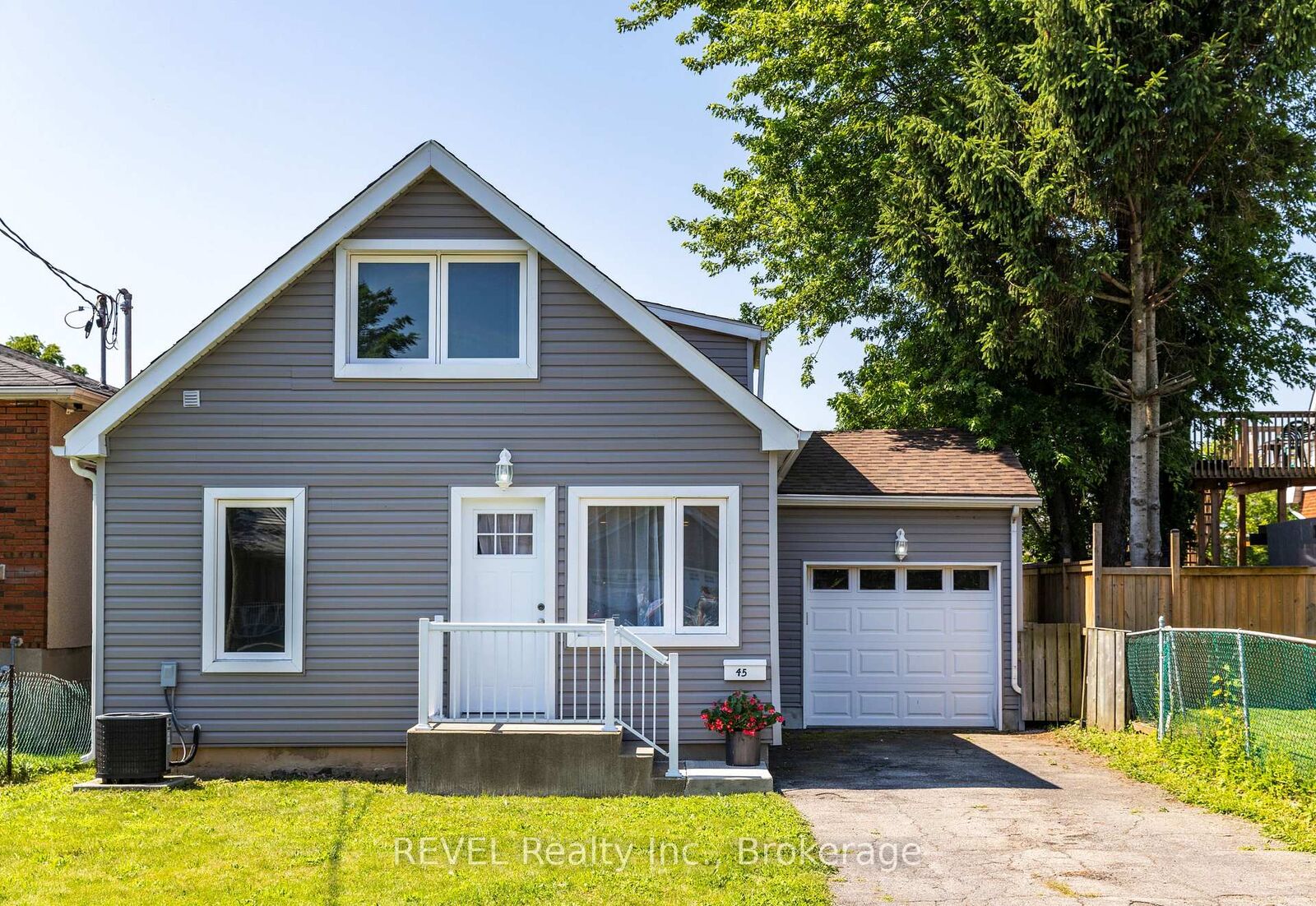 Property Photo:  45 Parker Street  ON L2S 1C7 