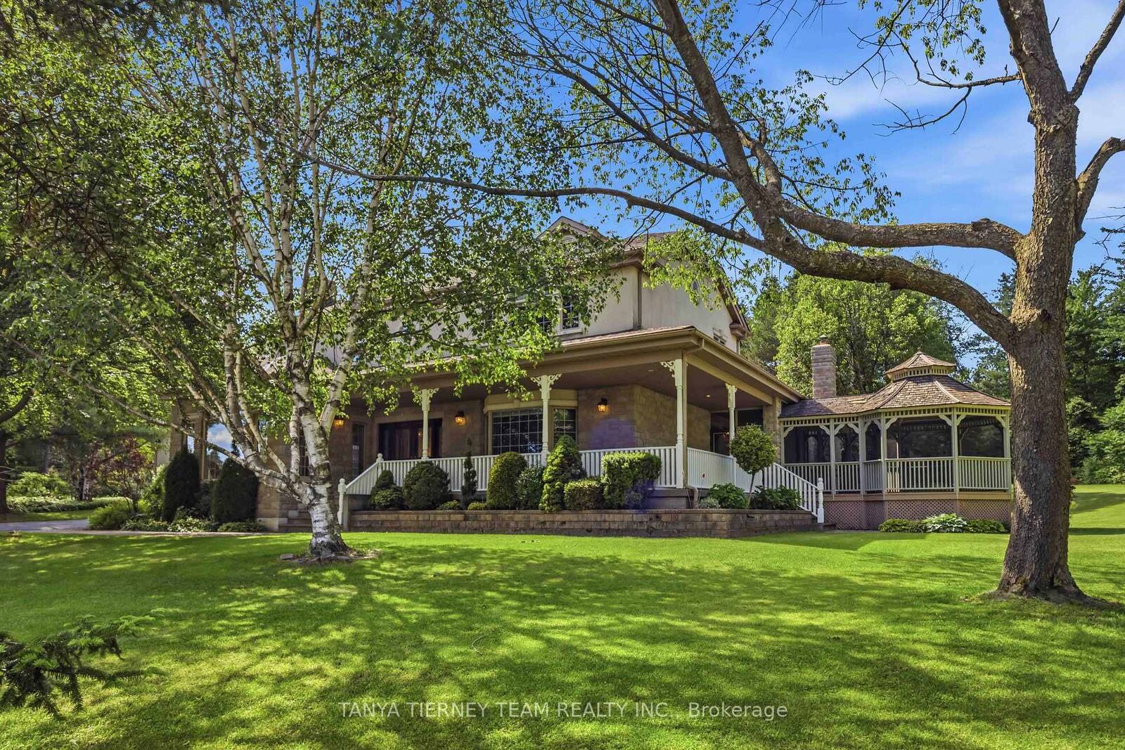 Property Photo: 75 Woodbridge Circle ON L9L 2B3