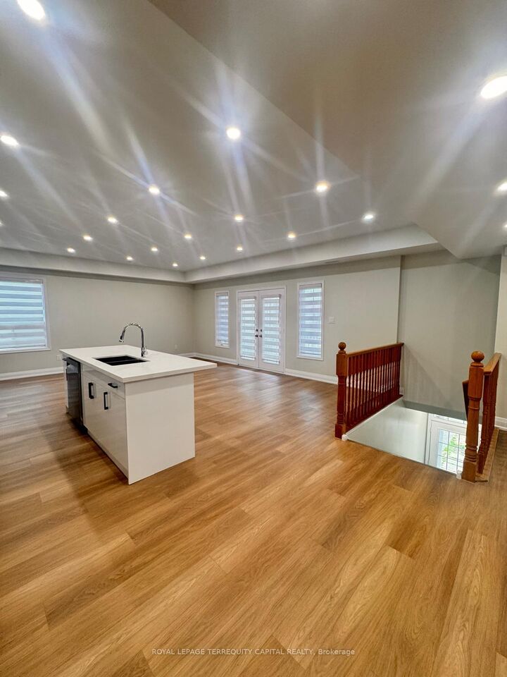 Property Photo:  344 Edgehill Drive Upper  ON L4N 9X4 