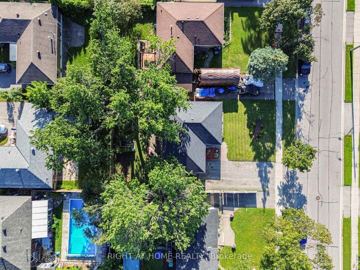 Property Photo: 201 Steel Street ON L4M 2G8