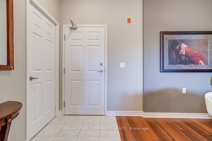 Property Photo:  15450 Yonge Street 414  ON L4G 1P2 