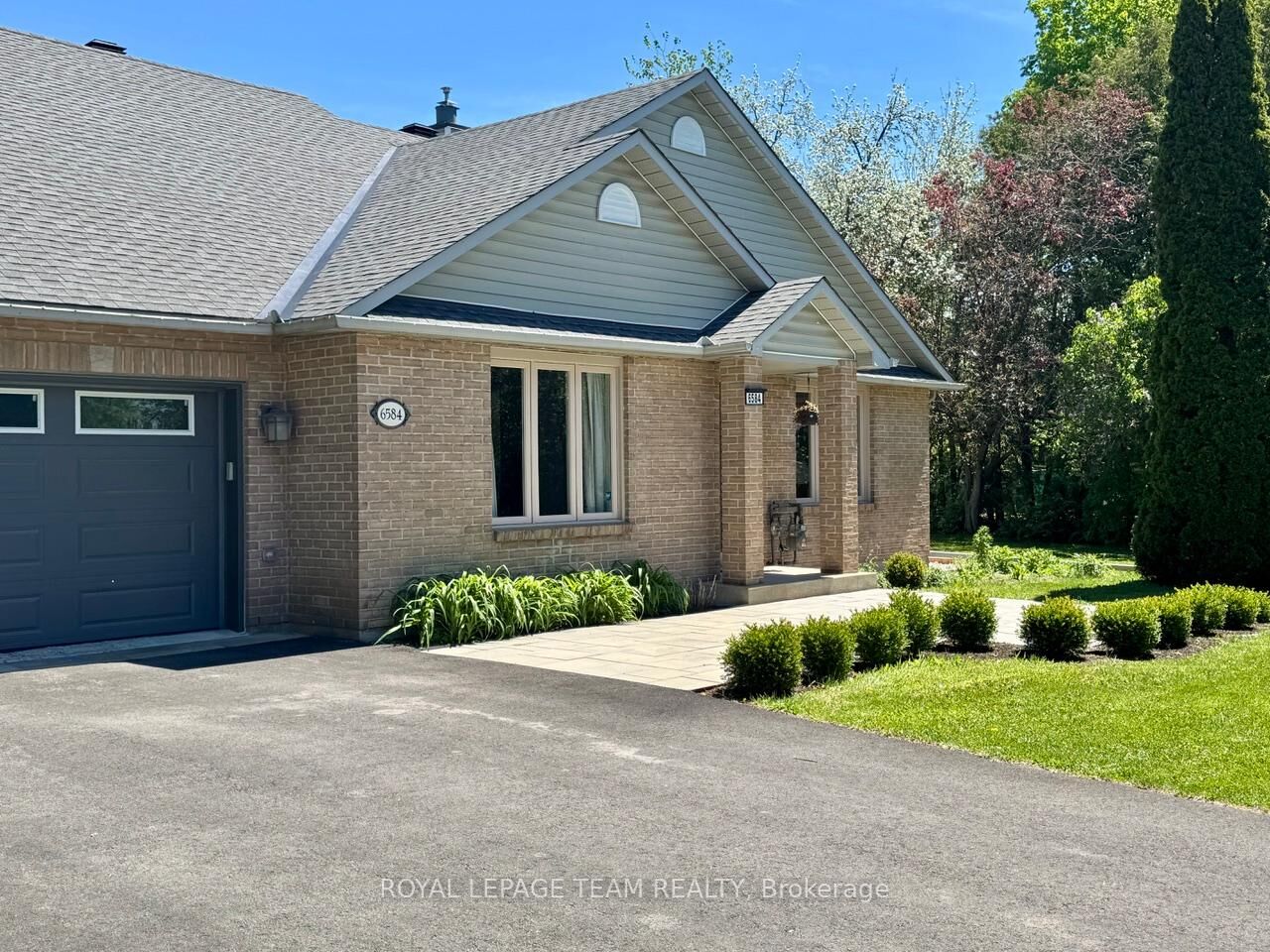 Property Photo: 6584 Harvest Grove Drive ON K4P 1E9