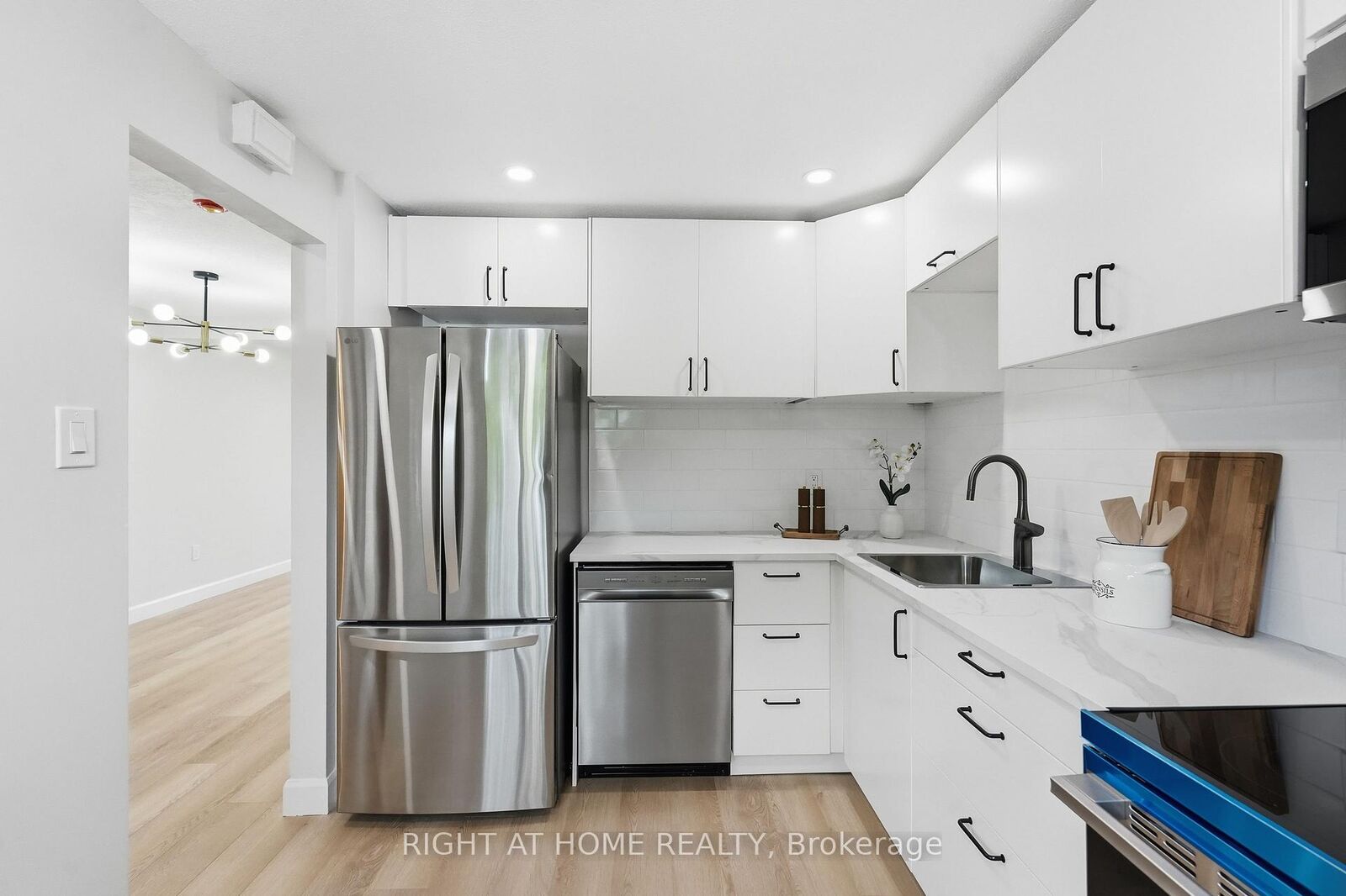 Property Photo:  7874 Jeanne D'Arc Boulevard 3  ON K1C 2E9 