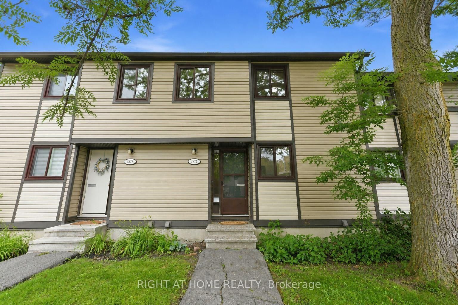 Property Photo: 7874 Jeanne D'Arc Boulevard 3 ON K1C 2E9