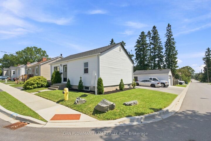 Property Photo:  11 Veterans Avenue  ON L1C 2C1 