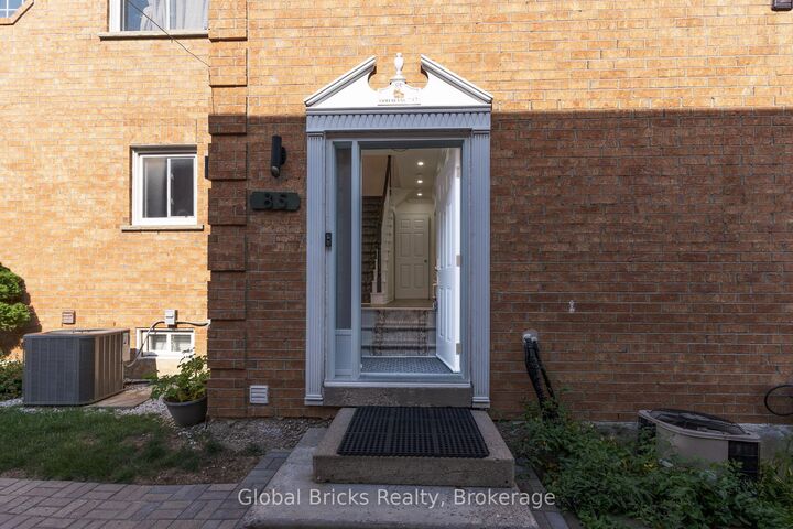 Property Photo:  85 Millstone Drive  ON L6Y 4P5 