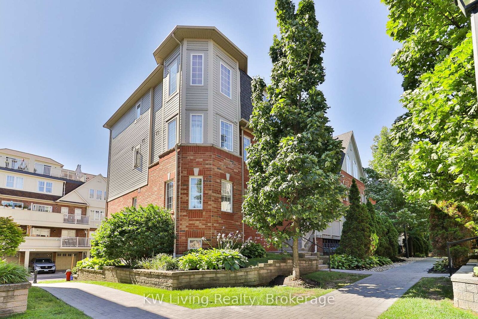 Photo de la propriété:  740 Neighbourhood Circle 4  ON L5B 0B4 