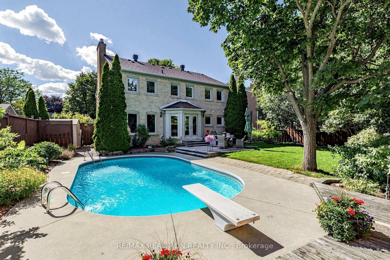Property Photo: 84 Ferndell Circle ON L3R 3Y8
