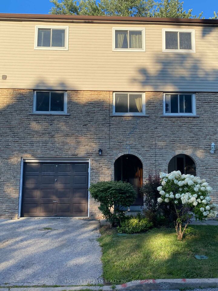 Property Photo: 21 Rockwood Drive 22 ON M1M 3M9