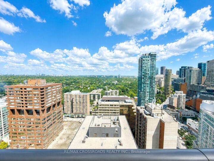 Property Photo:  32 Davenport Road 2406  ON M5R 0B5 