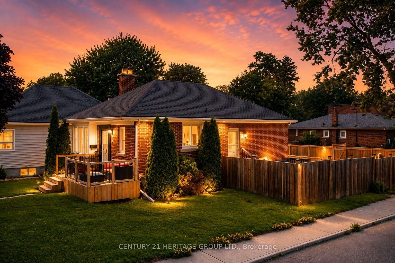 Property Photo:  47 Brucedale Avenue E  ON L9A 1N1 
