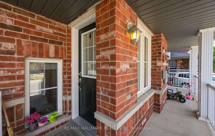 Property Photo:  15 Old Colony Road 87  ON L4E 4L5 