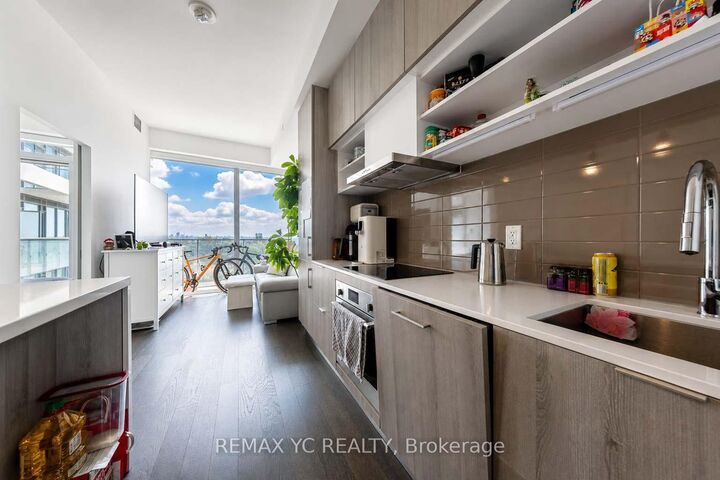 Property Photo: 8 Hillsdale Avenue E 1540 ON M4S 1T5