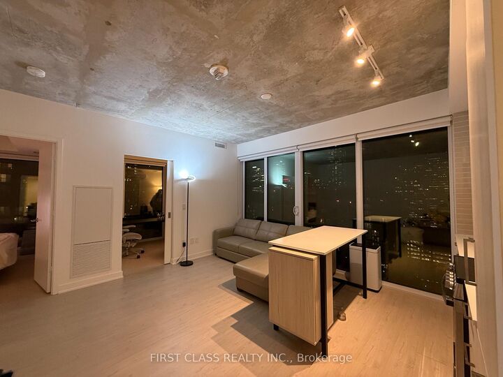 Property Photo: 65 Mutual Street 2804 ON M5B 2A9