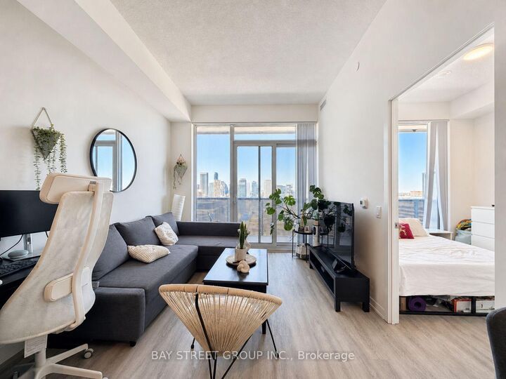 Property Photo: 55 Cooper Street 4102 ON M5E 0G1
