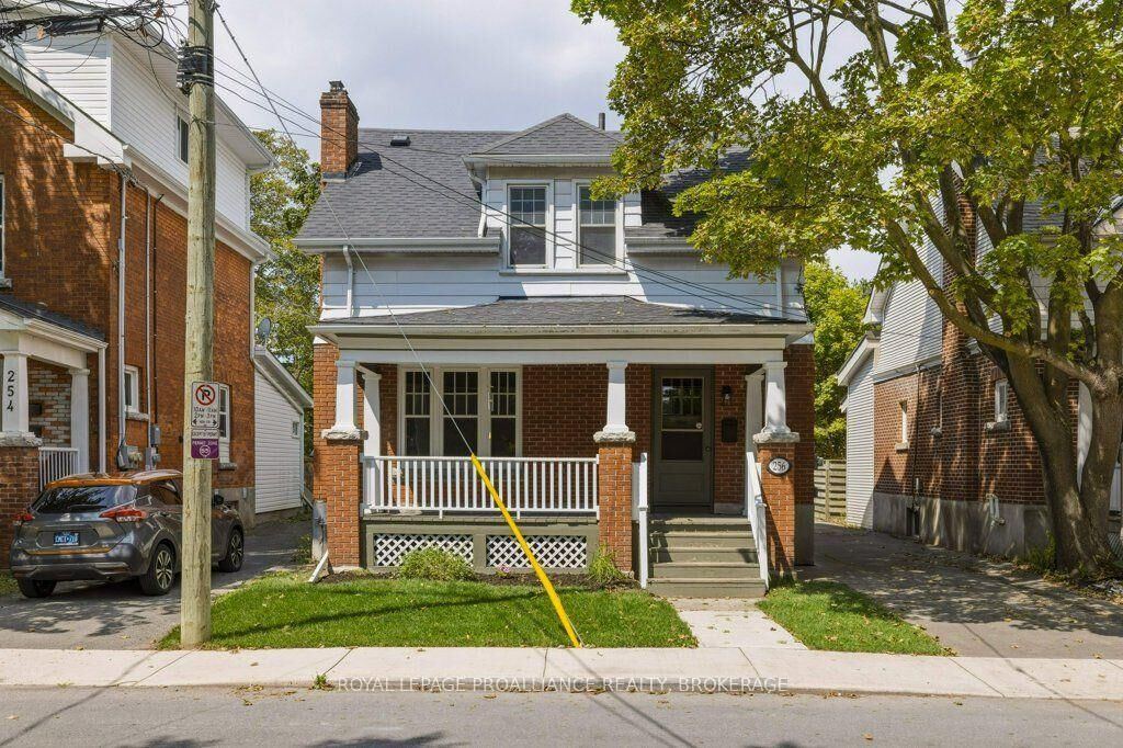 Property Photo:  256 Collingwood Street  ON K7L 3X8 
