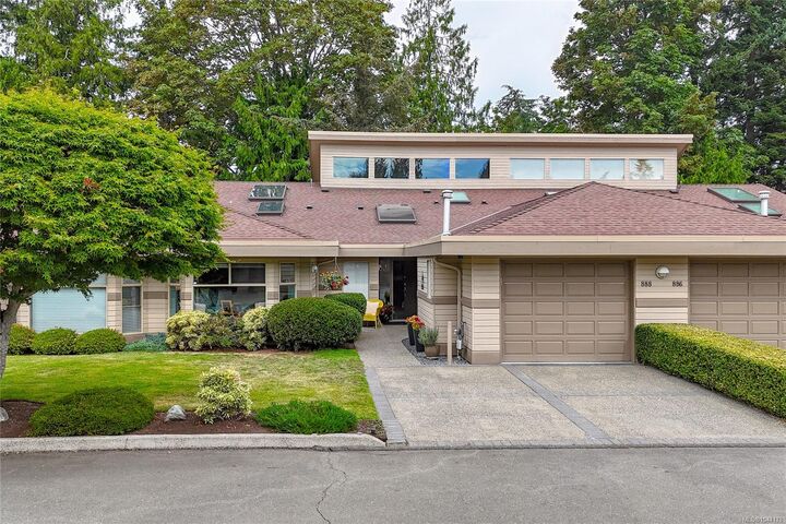 888 Lakes Blvd — photo 1