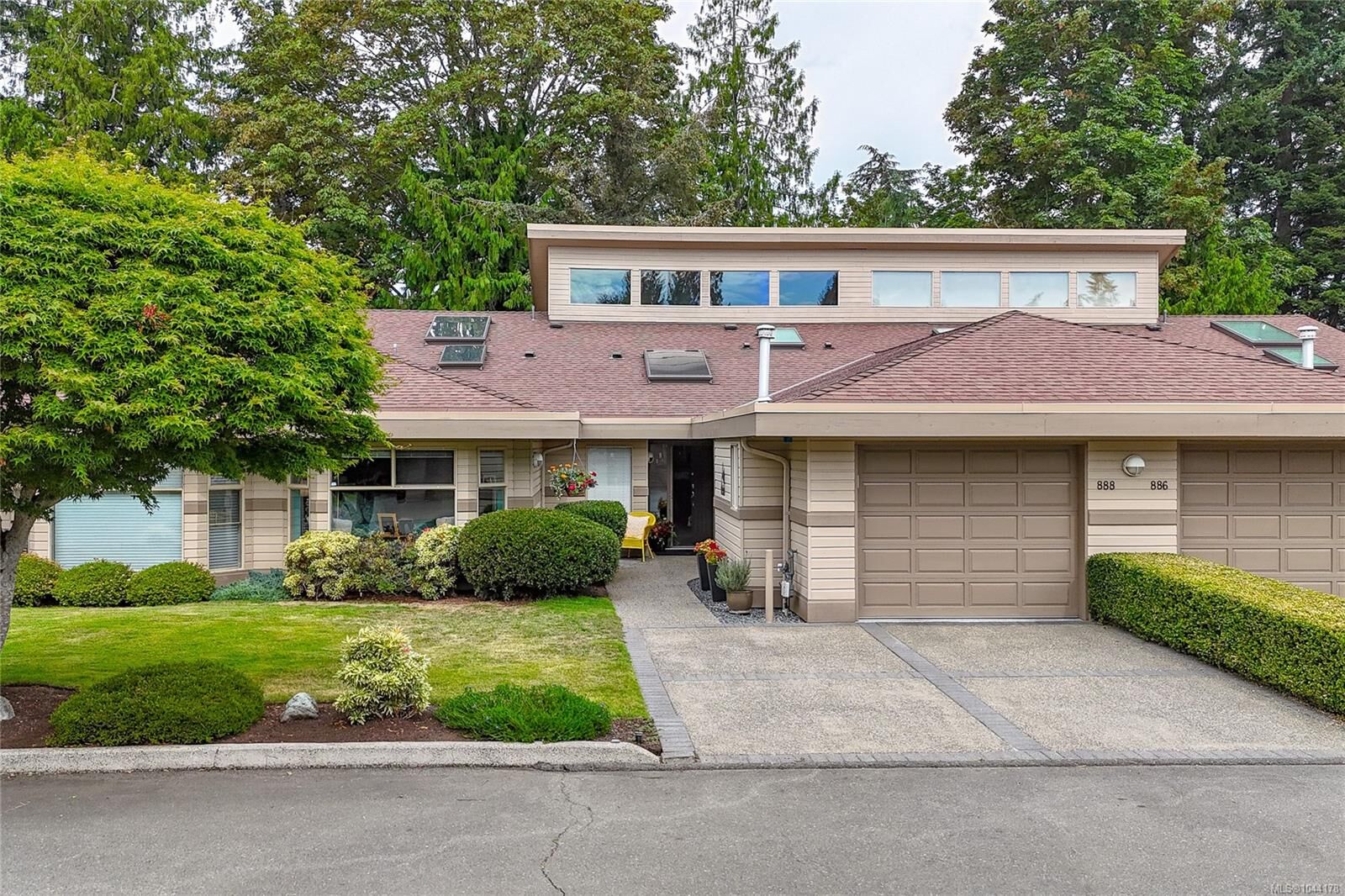 Property Photo:  888 Lakes Blvd  BC V9P 2P8 
