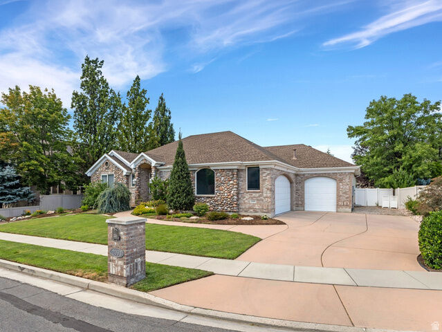 Property Photo: 2093 E 9510 S UT 84092