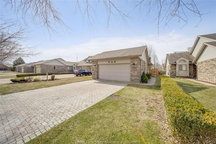 Property Photo: 26 Cheyenne Court ON N8H 5E3