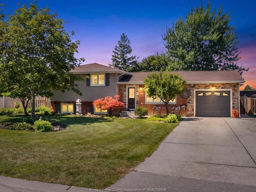 Property Photo:  119 Hill Street  ON N0R 1B0 
