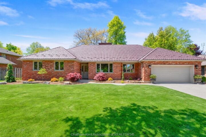 Property Photo: 27 Cramar Crescent ON N7M 6G3
