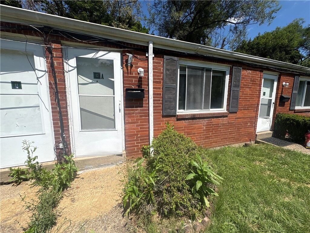 Property Photo: 1 Penn Ridge Ct 12A PA 15235