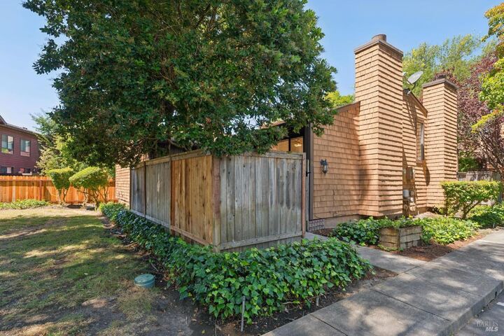 Property Photo: 850 E Cotati Avenue 15 CA 94931