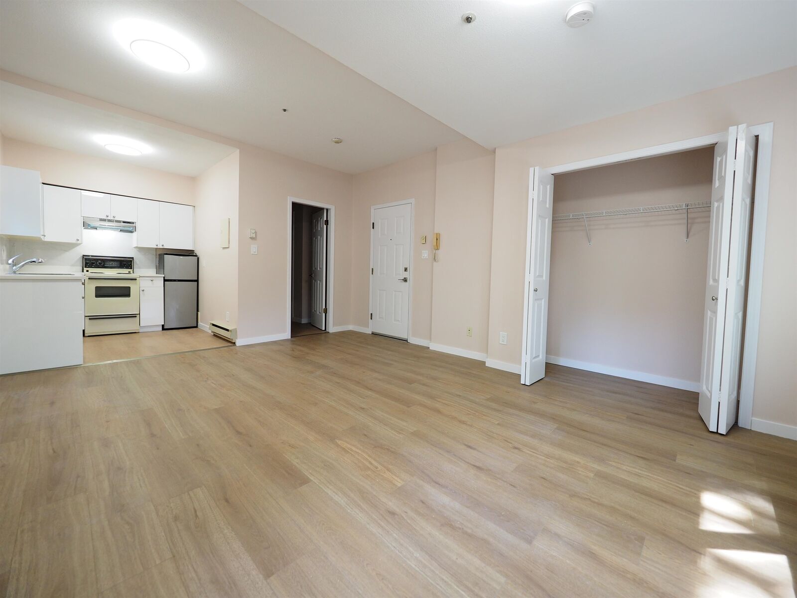 Property Photo:  345 W 15th Avenue  BC V5Y 1Y3 