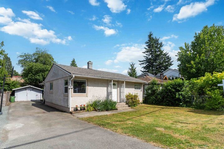 2304 Mouldstade Road — photo 1