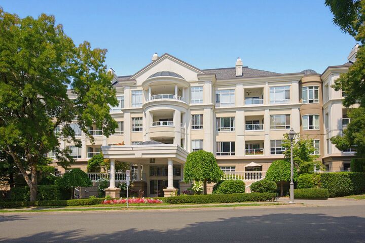 Property Photo: 5735 Hampton Place 229 BC V6T 2G8