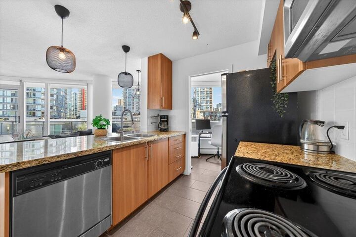 Property Photo: 58 Keefer Place 905 BC V6B 0B8