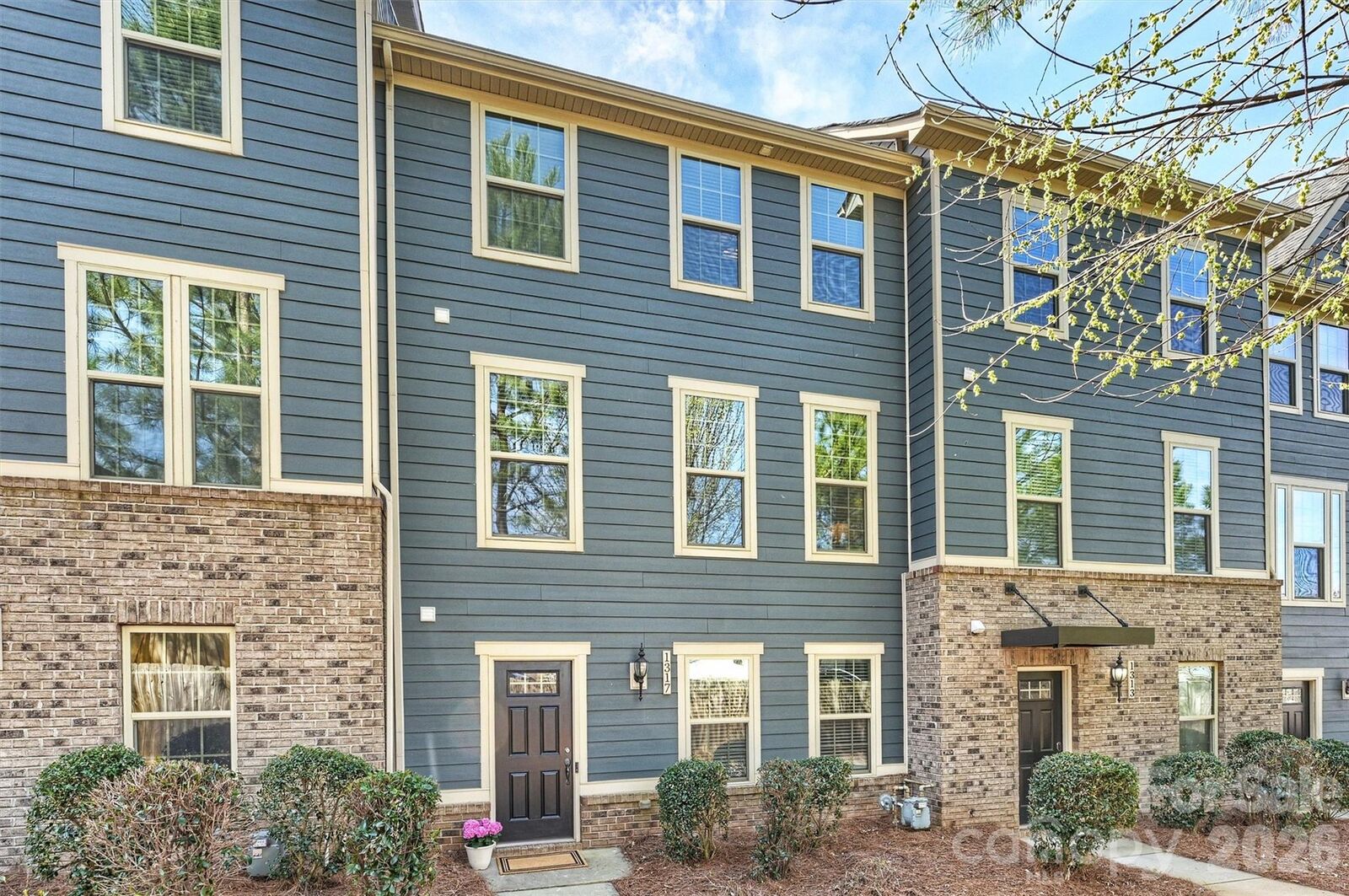 Property Photo:  1317 Queen Lyon Court  NC 28205 