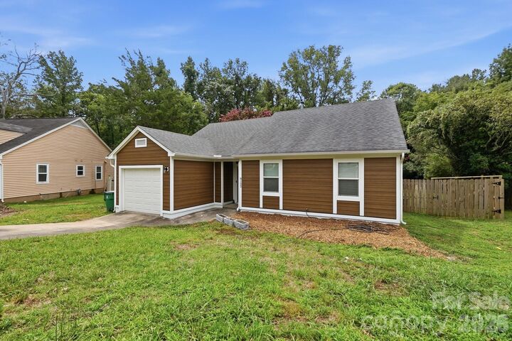 Property Photo:  8122 Sherington Way  NC 28227 