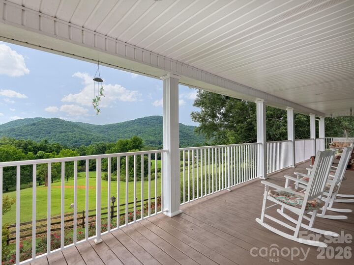 Property Photo:  24 Nesbitts Olde Farm Road  NC 28730 
