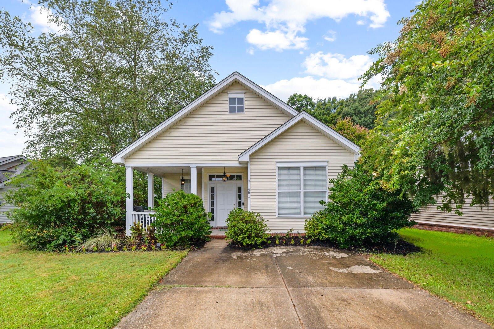 Property Photo: 491 Hainsworth Drive SC 29414
