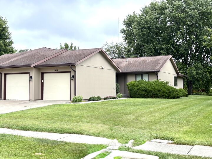 Property Photo: 1514 Indiana Avenue IA 50014