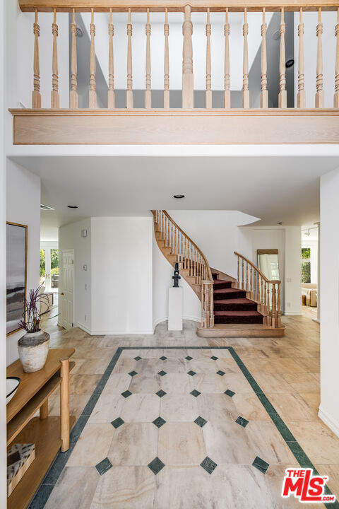 Property Photo:  2084 Deer Run Ln  CA 90049 