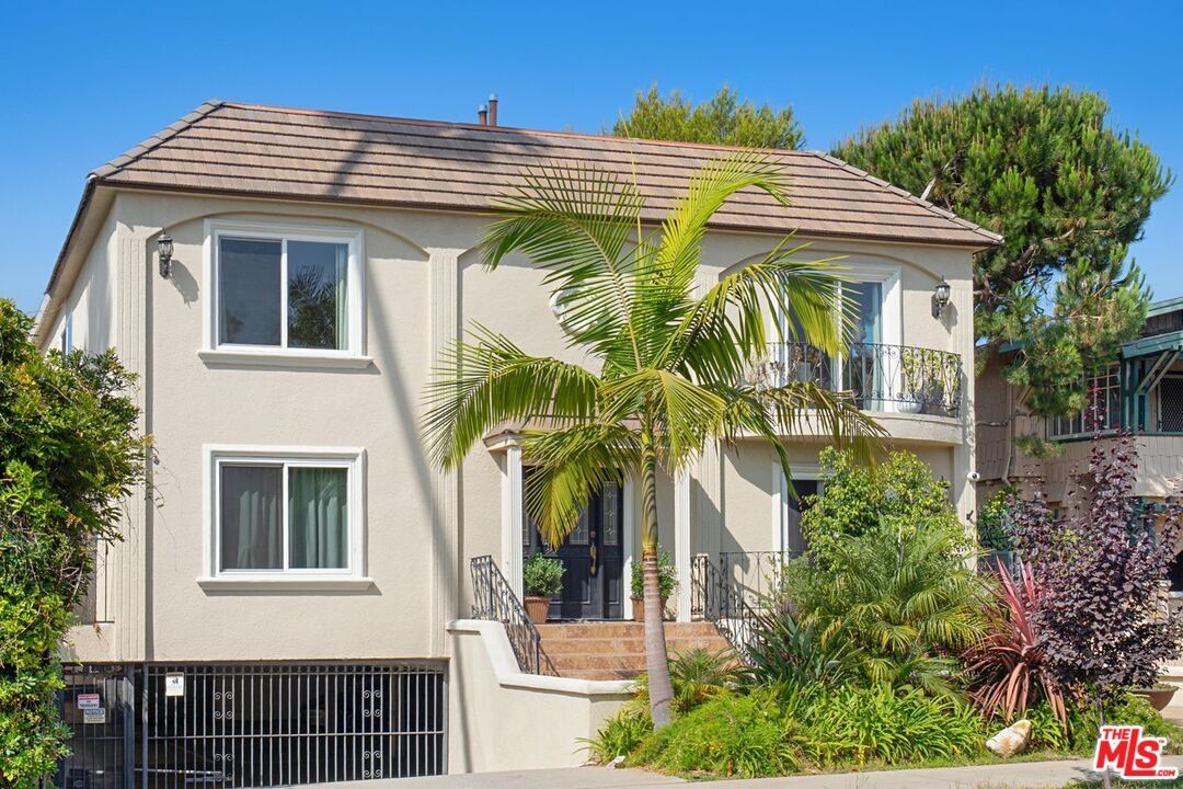 Property Photo: 1024 5th St, Unit 6 CA 90403