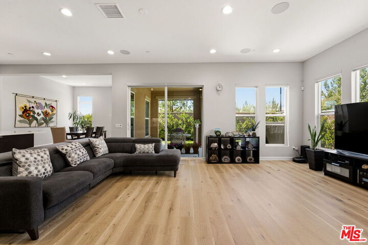 Property Photo: 20715 Butternut Cir CA 91326